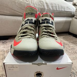 Nike Zoom Soldier, Mens size 9.5.